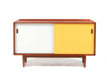 ARNE VODDER (1926-2009) 
Cabinet
Teck, bois
76 x 137 x 60 cm.
Sibast, circa 1960