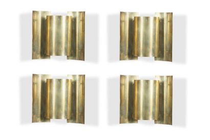 TRAVAIL SCANDINAVE Suite of 4 wall lights
Brass
22 x 23 cm.
Circa 1960