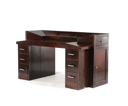 TRAVAIL FRANÇAIS Interesting desk
Rosewood, steel
95 x 170 x 80 cm.
Circa 1940