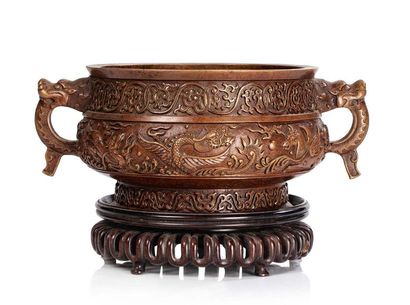 Chine XIXe siècle Brûle-parfum gui en bronze de patine brune, à décor de dragons...