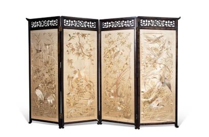 CHINE DU SUD-VIETNAM VERS 1900 
Four-leaf folding screen, in silk embroidered in...