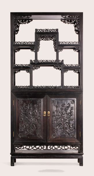 CHINE FIN DE L'ÉPOQUE QING Two-body piece of furniture with its zitan wooden support,...