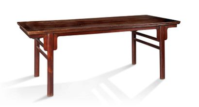 Chine XIXe siècle A large wooden letter table with a beautiful patina, the long,...