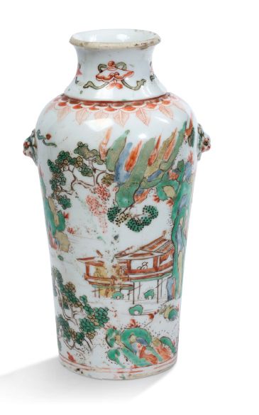Chine XIXe siècle Small porcelain baluster vase, decorated in green and coral family...