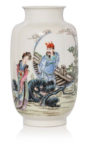CHINE PÉRIODE RÉPUBLIQUE (1912-1949) 
Porcelain vase and enamels of the pink family,...