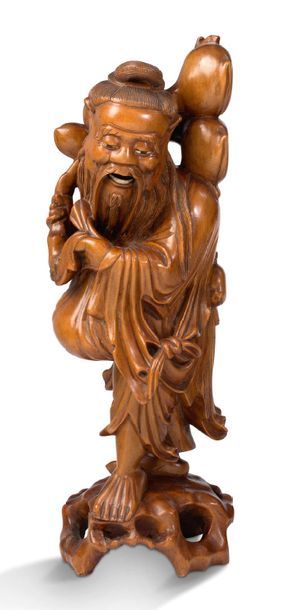 CHINE vers 1900 
Sujet en bois de patine claire, représentant l'Immortel taoïste...