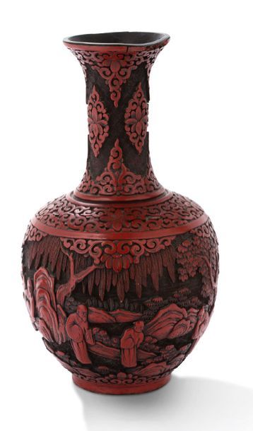 CHINE FIN XIXE SIÈCLE Long neck bottle vase in cinnabar lacquer with carved decoration...