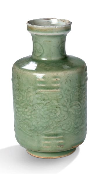 CHINE XVIIIe SIÈCLE, PÉRIODE KANGXI Vase maillet en porcelaine émaillée céladon,...
