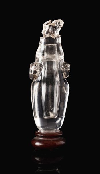 CHINE DEUXIÈME MOITIÉ DU XXe SIÈCLE Petit vase couvert en cristal de roche, le couvercle...