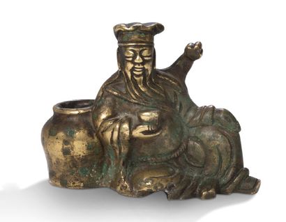 CHINE DEUXIÈME MOITIÉ DU XXe SIÈCLE Petit vase en bronze doré, en forme d'un des...