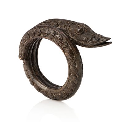 CHINE XVIe-XVIIe SIÈCLE Bronze calligrapher's weight in the shape of an archaic coiled...