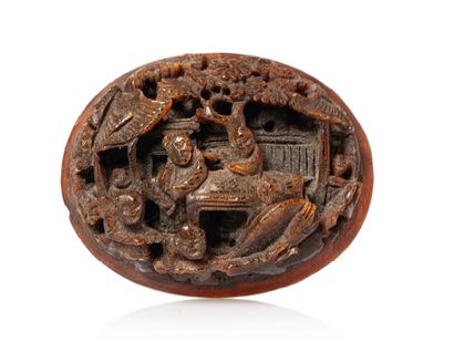 CHINE début XXe siècle Small, finely carved buffalo horn subject of a dignitary and...