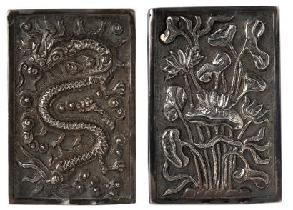 VIETNAM XIXe siècle Nécessaire à opium en argent à décor en repoussé de dragons comprenant...