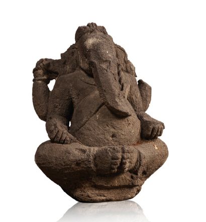JAVA, INDONÉSIE PROBALEMENT PÉRIODE MAJAPAHIT God Ganesh in sandstone or volcanic...