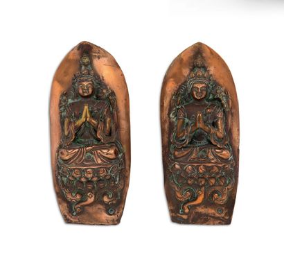 SINO-Tibet XIXe siècle Deux ornements en cuivre repoussé, représentant Avalokitesvara...