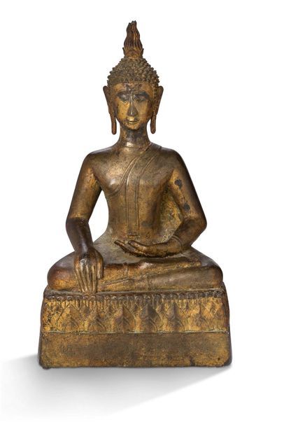 SIAM XIXe siècle Sujet en bronze, anciennement doré, représentant le Bouddha assis...