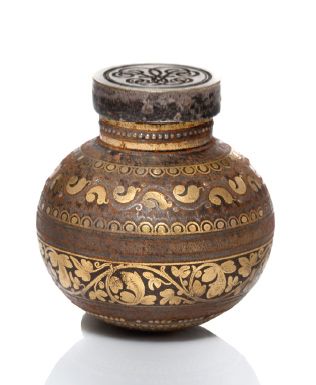 INDE OU ORIENT XXe SIÈCLE Small spherical bronze bottle with niello decoration of...