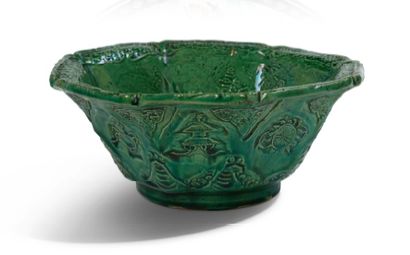 JAPON XVIIe siècle Coupe verte de forme octogonale en céramique et émail verte.
Etiquette...