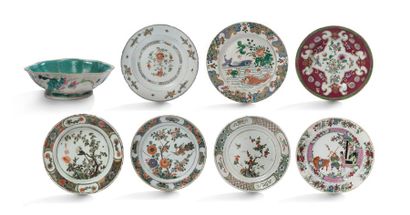 CHINE XVIIIe-XXe SIÈCLE Lot de sept porcelaines, dont quatre de la Companie des Indes...
