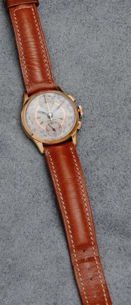 CHRONOGRAPHE SUISSE vers 1950 Case rose gold case Hand-wound
mechanical
movement...