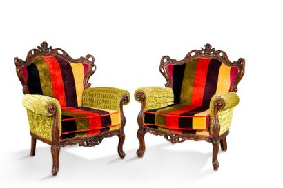 Paire de fauteuils Paire de fauteuils de style baroque


en bois naturel mouluré...