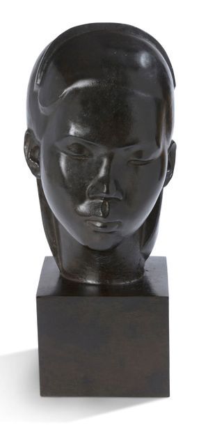 VU CAO DAM (1908-2000) Buste de jeune fille
Black patina bronze, signed on the base on...
