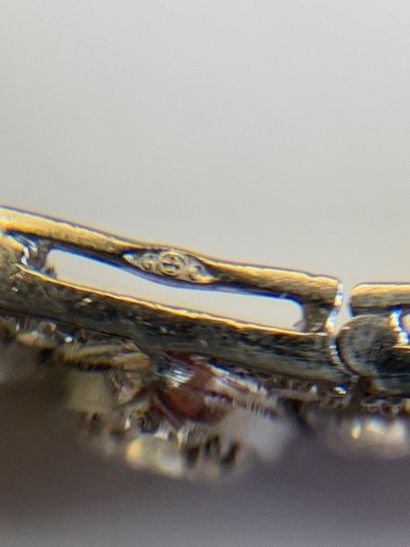 Lacloche 
Bracelet "ruban" Diamants de taille ancienne et huit huit, or 18k (750)....
