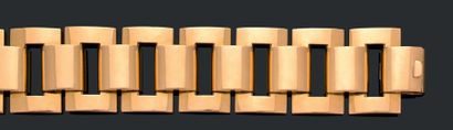 null BRACELET "TANK"
Gold 18k (750).
L.: 18 cm - Pb.: 111.2 gr

A gold bracelet.