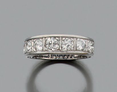 null RING "DIAMONDS" Antique cut round
diamonds, gold (750).
Td: 57 - Pb: 11.6 gr

A...
