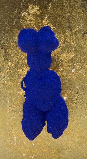 Yves KLEIN (1928-1962) 
Petite vénus bleue
Bronze peint avec la couleur IKB, plexiglass...