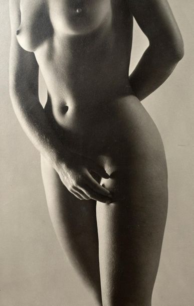 MAAR DORA (1907-1997) "Assia nue", original photograph signed
S.d., silver print.
34...