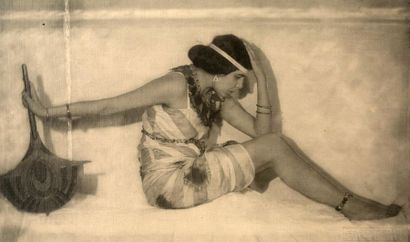 DRTIKOL FRANTISEK (1883-1961) «Ervina Kupferova en princesse égyptienne», photographie...