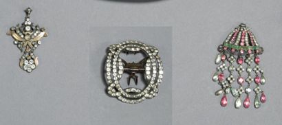 null Ensemble de bijoux comprenant une boucle en argent et pierre blanche, deux pendentifs...