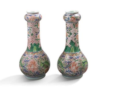 null Pair of long neck bulbous VASES in porcelain and enamel in the Wucai style (five...