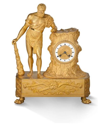 null PENDULE en bronze ciselé doré représentant Hercule adossé à un tertre. Le cadran...