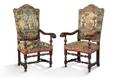 PAIR OF LARGE STYLE STYLE FALLS LOUIS XIII...