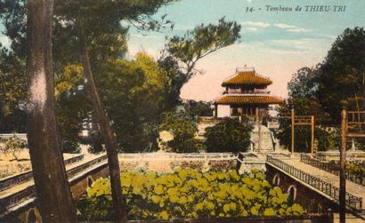 VIETNAM Set of six colourful postcards, representing the tombs of Thieu Tri, Minh...