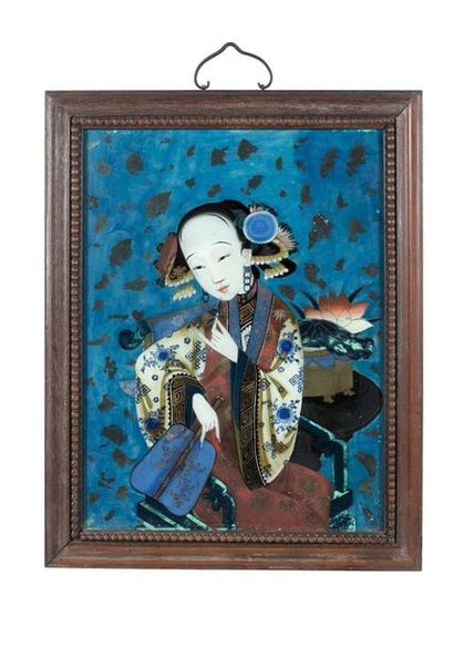 CHINE Pair of paintings fixed under glass, each representing a Chinese beauty holding...