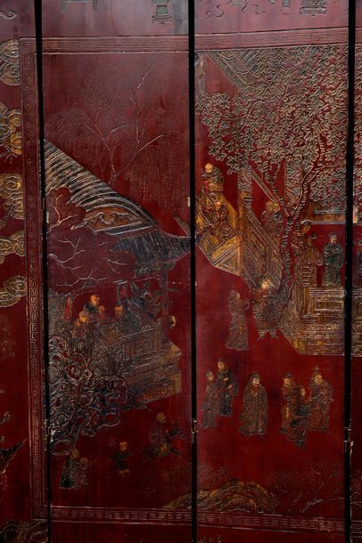 CHINE Eight-leaf screen in Coromandel lacquer, the main decoration representing a...