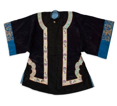 CHINE Black and midnight blue silk jacket, opening at the front, underlined on its...