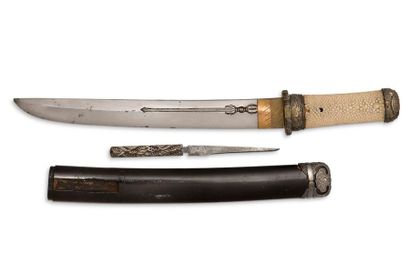 JAPON Tantô with shobu-zukuri blade, with gunome hamon, nakago with two mekugi-ana,...