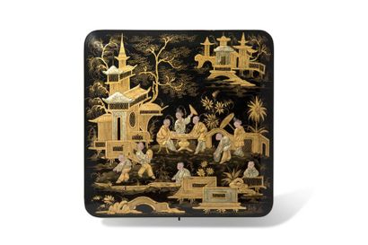 CHINE, CANTON Black lacquered wooden jewelry box decorated with gold and silver lacquer...