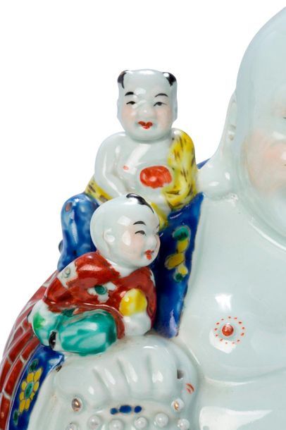 null Chine, XXe siècle

Sujet en porcelaine polychrome représentant Milefo assis,...