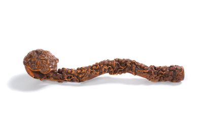 null China, late 19th century

Small ruyi sceptre in the shape of a finely carved...