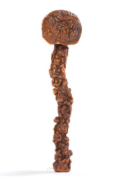 null China, late 19th century

Small ruyi sceptre in the shape of a finely carved...