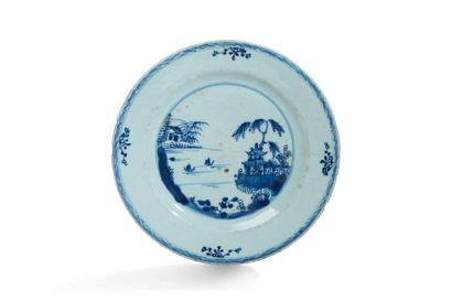 null China, 18th and 19th century

Set of six blue-white porcelain plates, three...