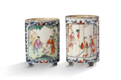 CHINE Deux porte-pinceaux bitong à bords polylobés en porcelaine et émaux de la famille...
