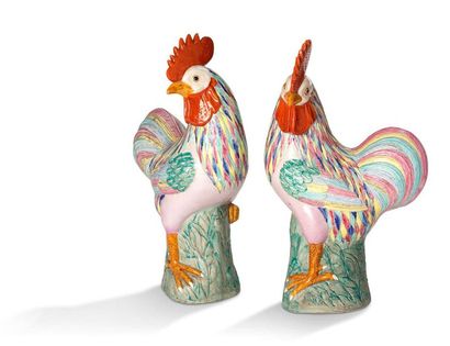 CHINE XXE SIÈCLE Pair of roosters in porcelain and multicoloured enamels, represented...