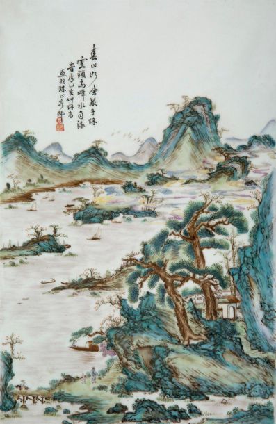 CHINE Deux panneaux en porcelaine et émaux de la famille rose, à décor de paysages...