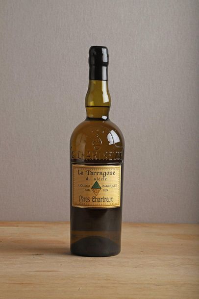 null 
1 B CHARTREUSE JAUNE LA TARRAGONE DU SIÈCLE (Caisse Bois d'origine) 70 Cl 37,7%...